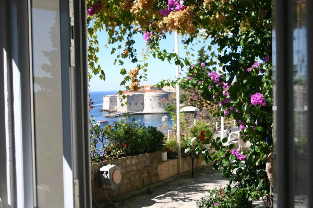 Apartment Center